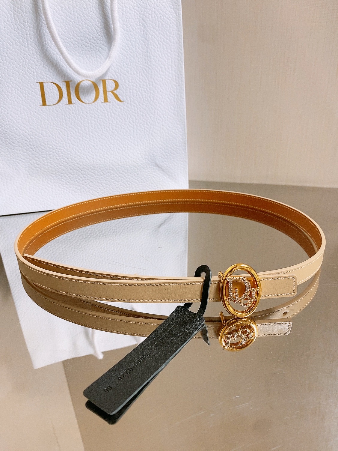 双面dior腰带 椭圆形扣子. 字母精致的镶有水钻 Reversible Dior Oblique Belt 进口光滑小