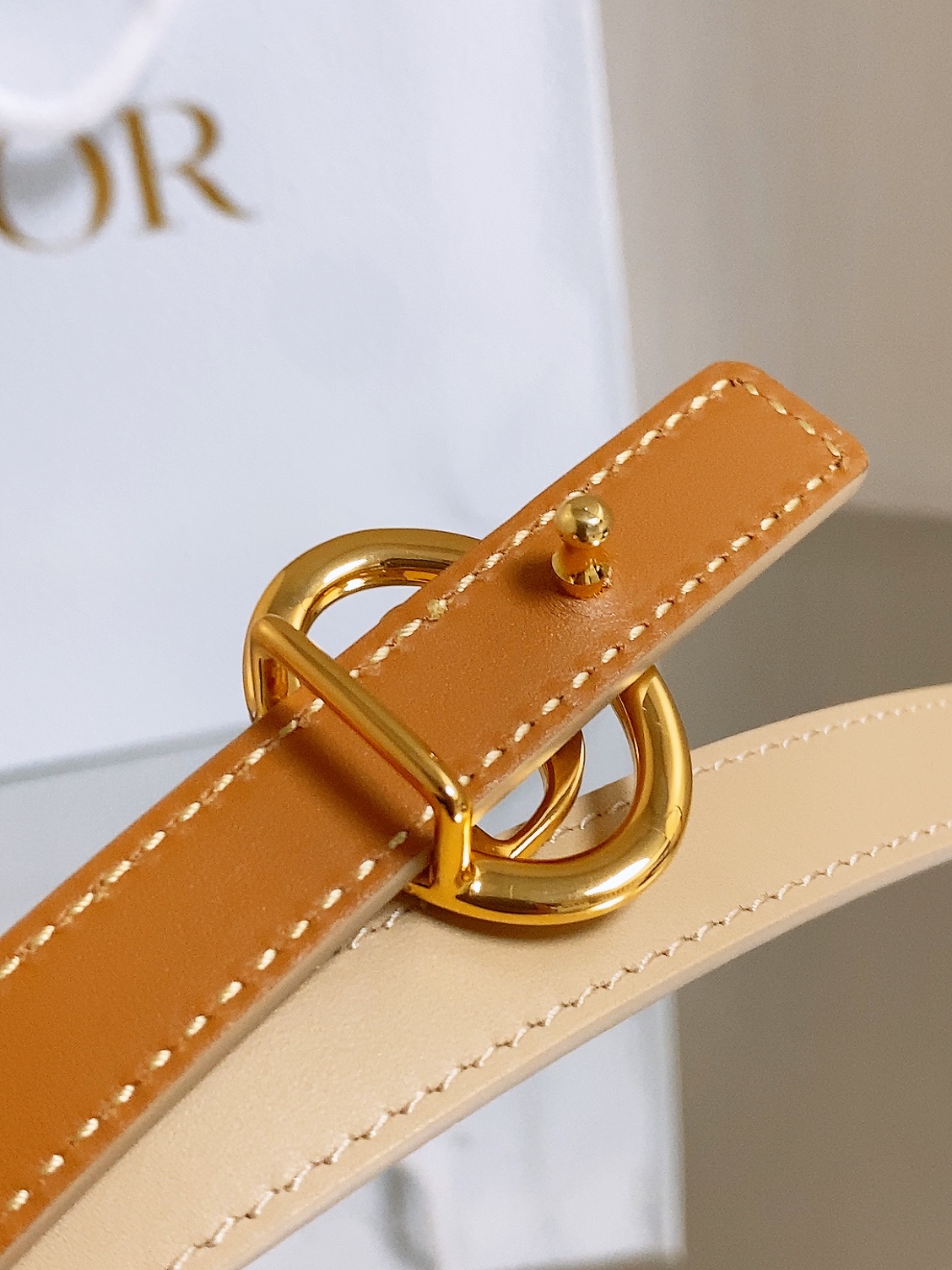 双面dior腰带 椭圆形扣子. 字母精致的镶有水钻 Reversible Dior Oblique Belt 进口光滑小