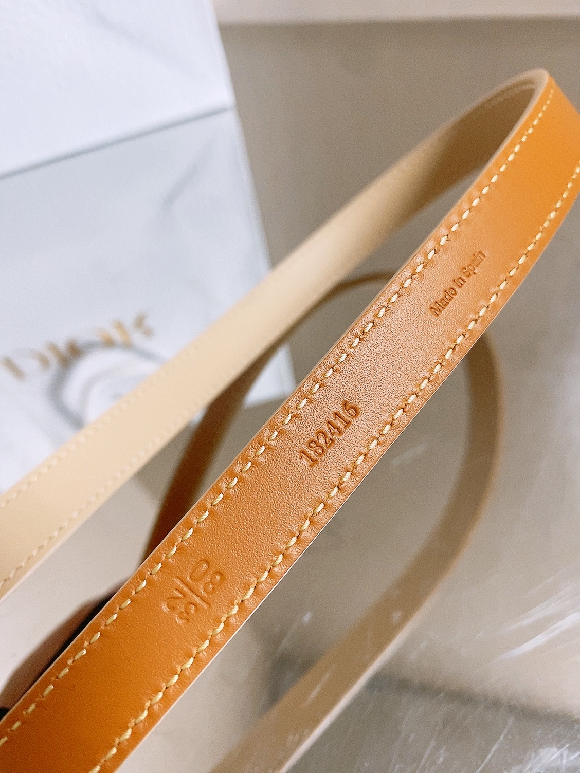 双面dior腰带 椭圆形扣子. 字母精致的镶有水钻 Reversible Dior Oblique Belt 进口光滑小
