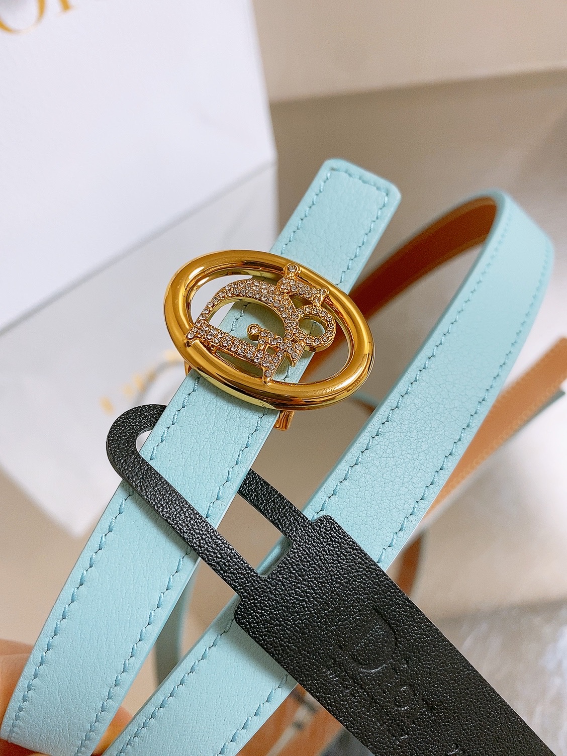 双面dior腰带 椭圆形扣子. 字母精致的镶有水钻 Reversible Dior Oblique Belt 进口光滑小