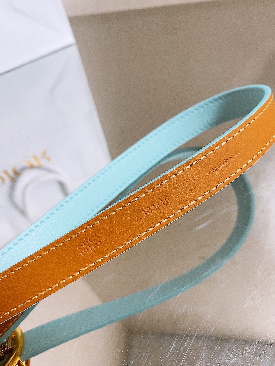 双面dior腰带 椭圆形扣子. 字母精致的镶有水钻 Reversible Dior Oblique Belt 进口光滑小