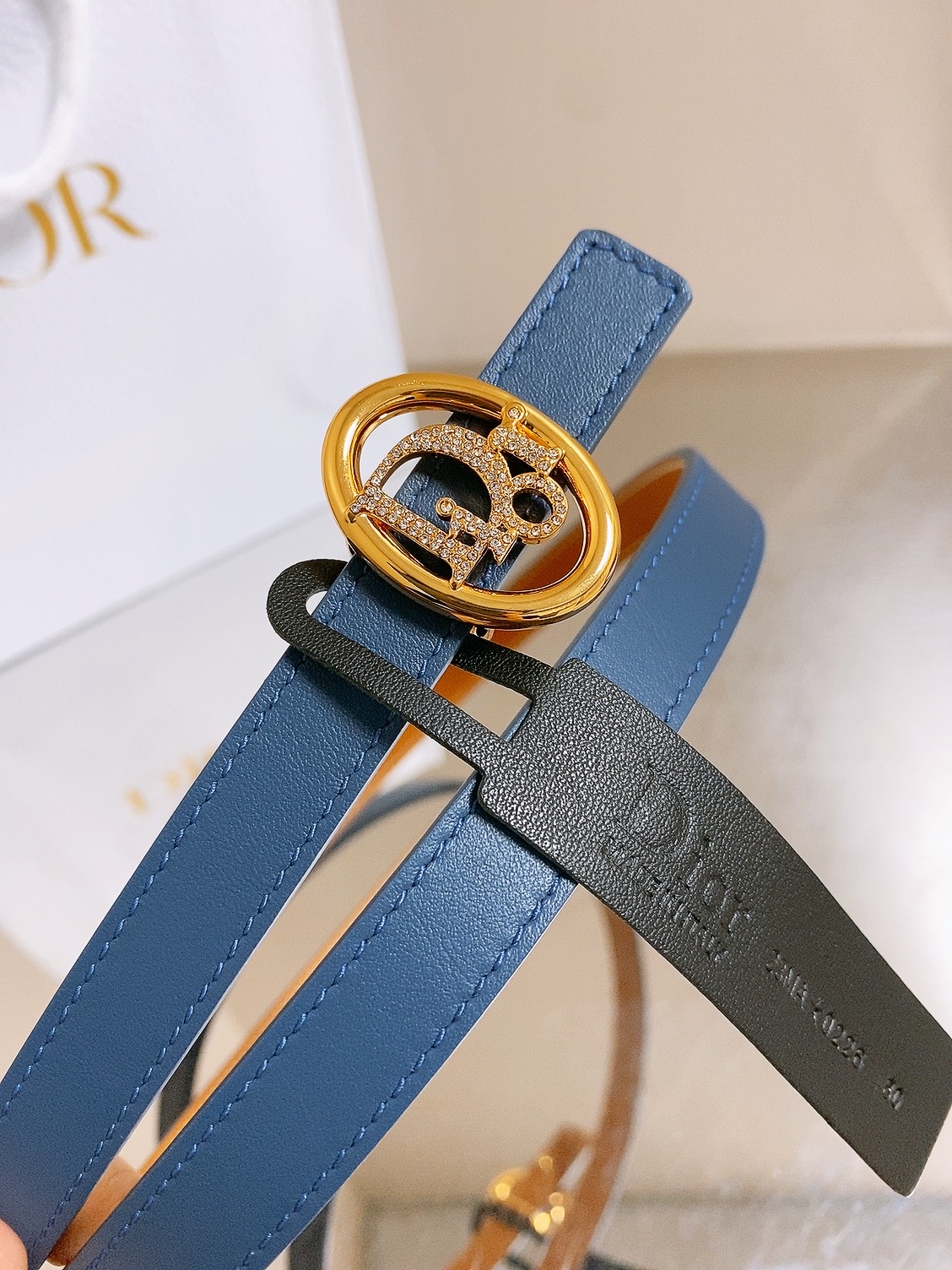 双面dior腰带 椭圆形扣子. 字母精致的镶有水钻 Reversible Dior Oblique Belt 进口光滑小