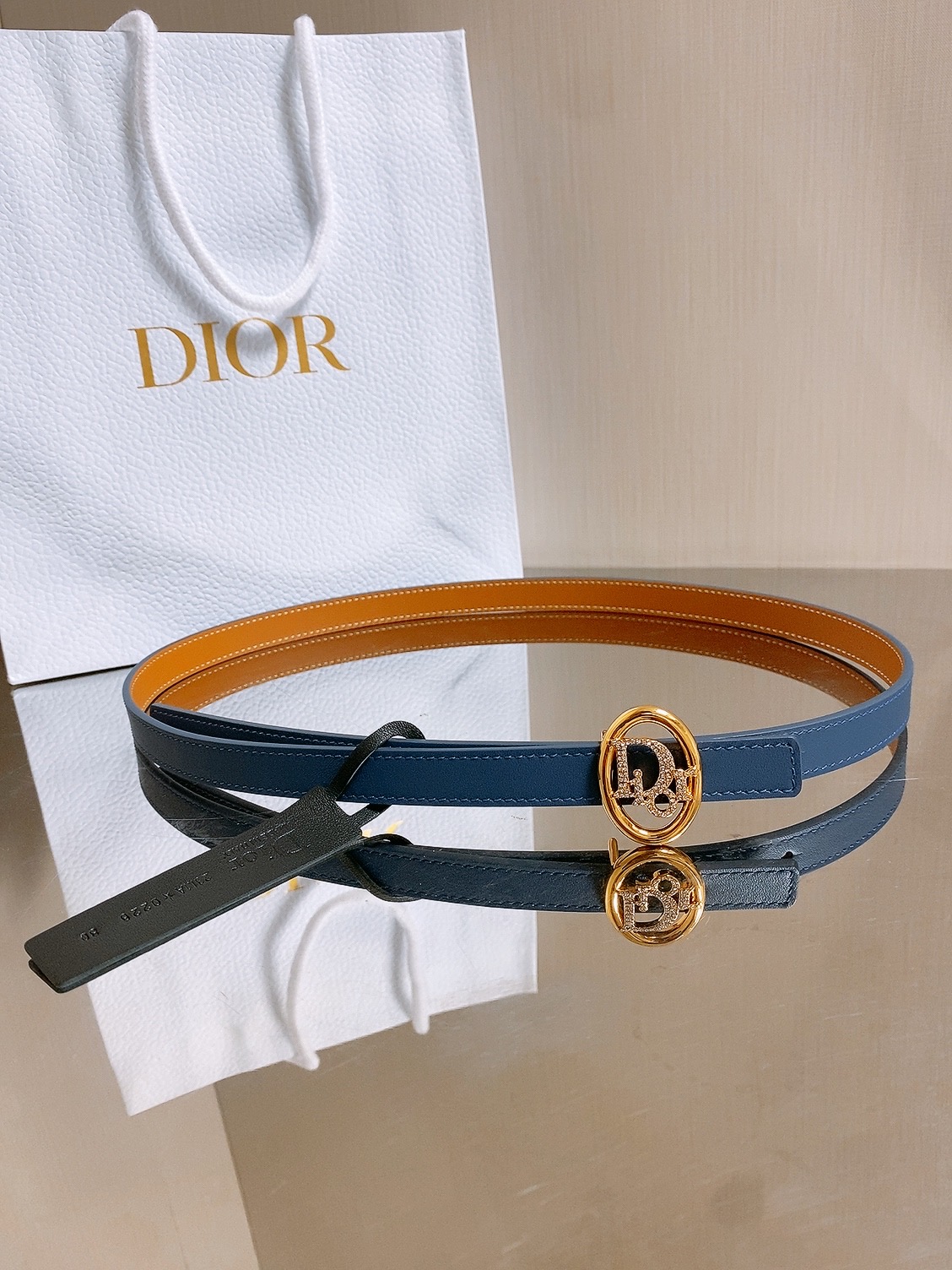 双面dior腰带 椭圆形扣子. 字母精致的镶有水钻 Reversible Dior Oblique Belt 进口光滑小