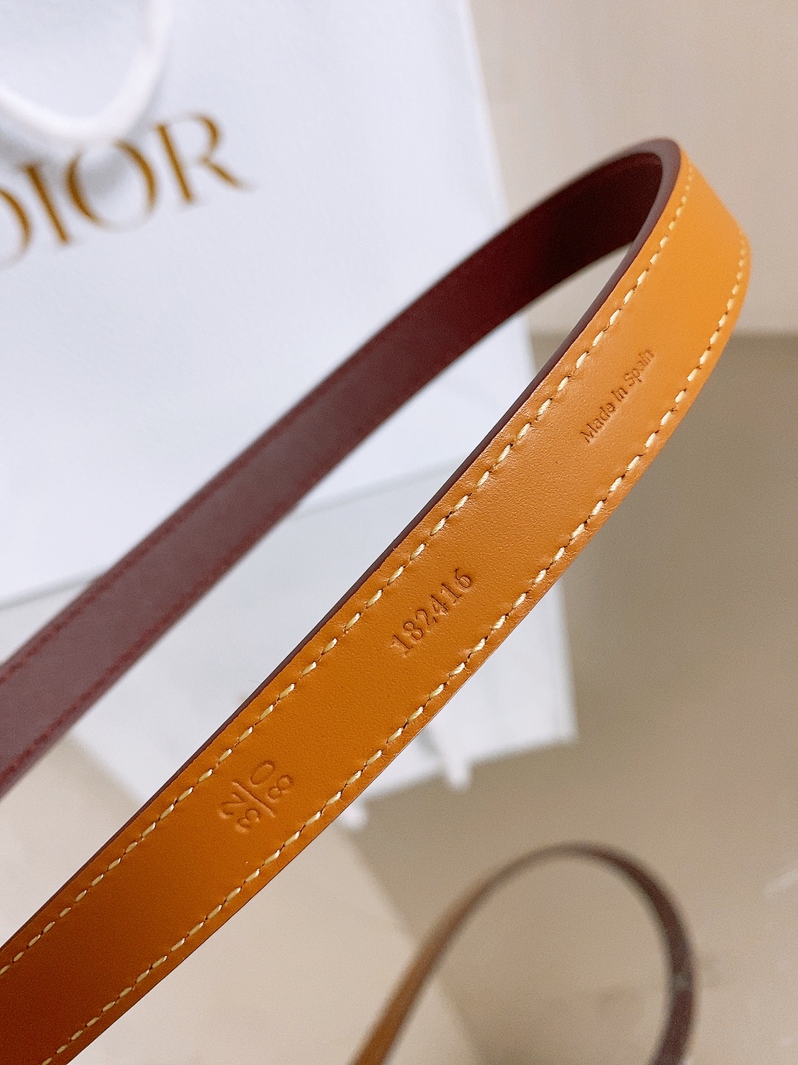 双面dior腰带 椭圆形扣子. 字母精致的镶有水钻 Reversible Dior Oblique Belt 进口光滑小