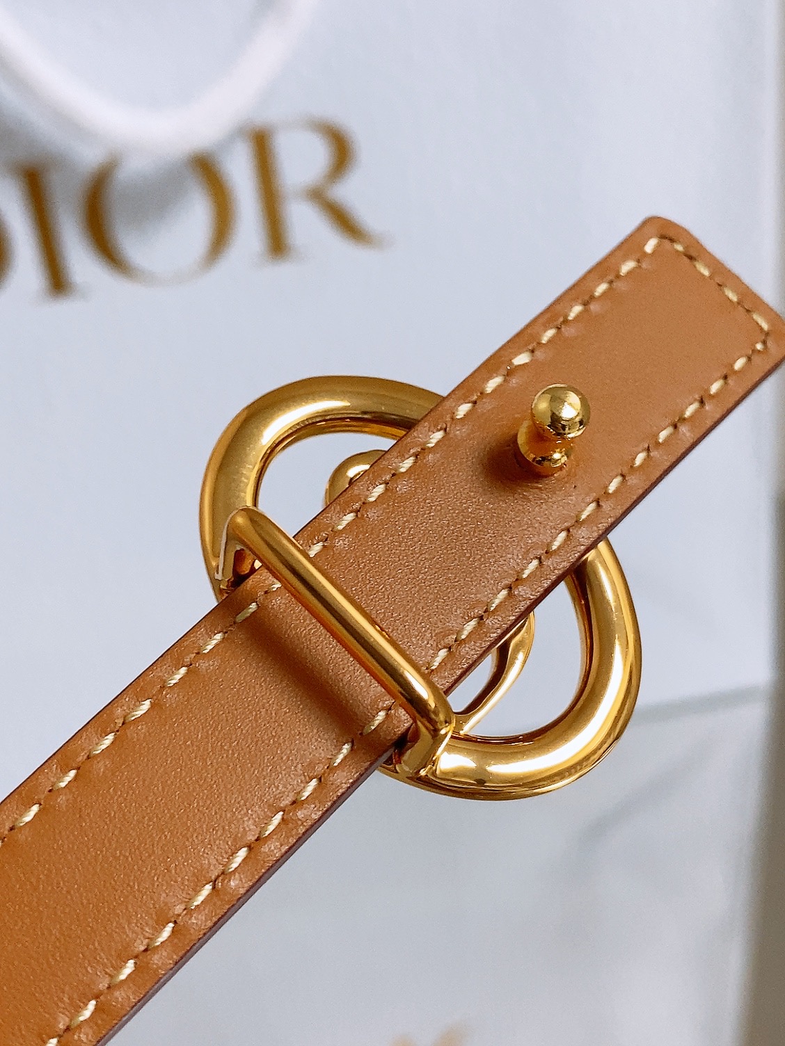 双面dior腰带 椭圆形扣子. 字母精致的镶有水钻 Reversible Dior Oblique Belt 进口光滑小