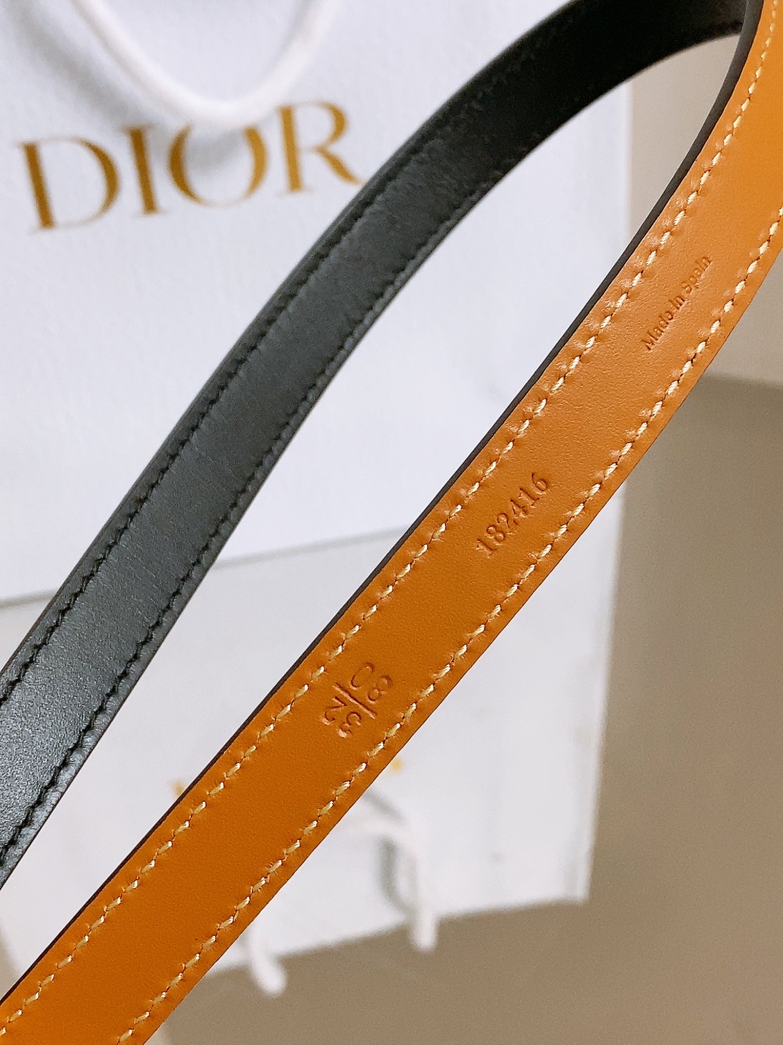 双面dior腰带 椭圆形扣子. 字母精致的镶有水钻 Reversible Dior Oblique Belt 进口光滑小