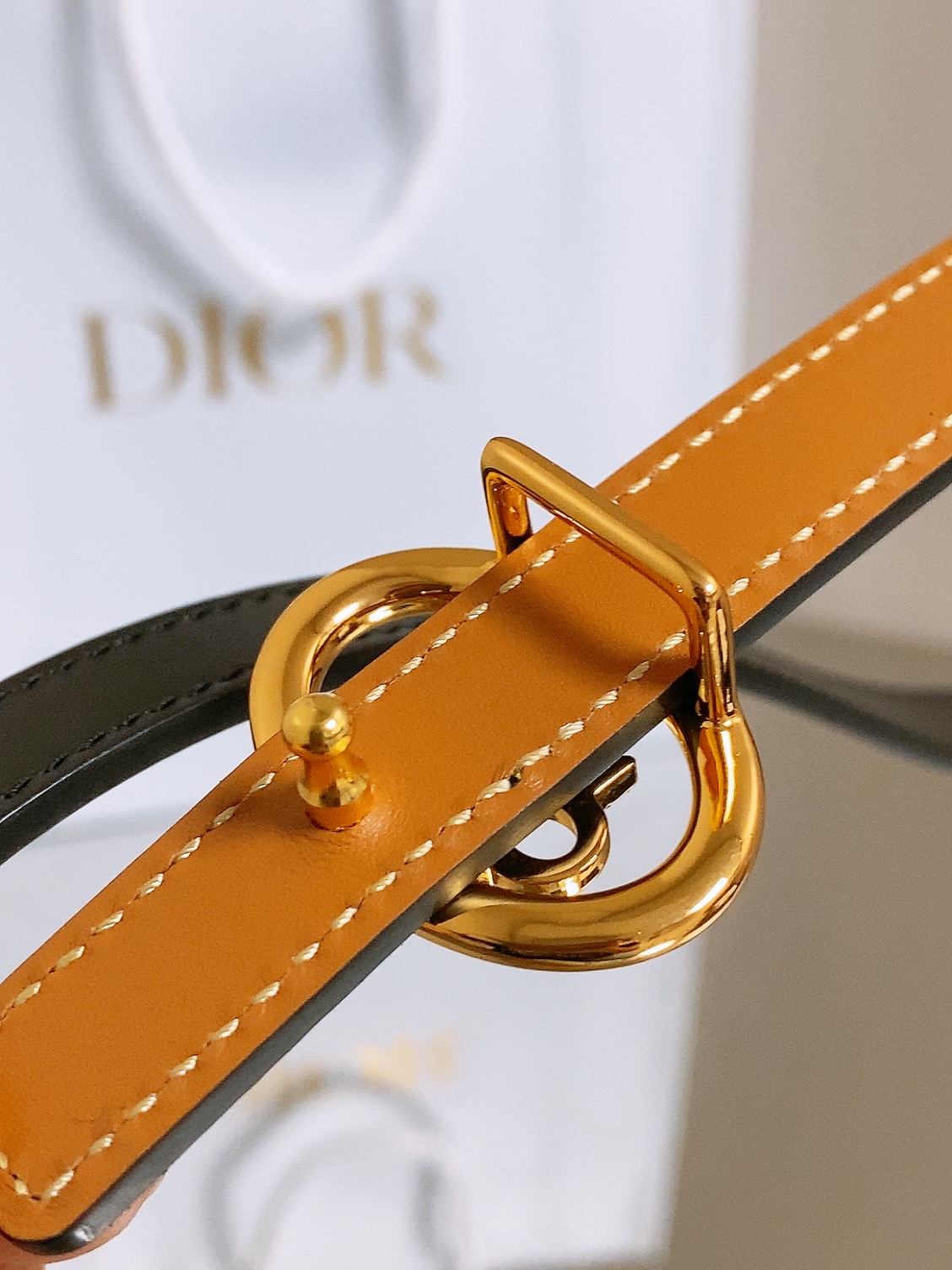 双面dior腰带 椭圆形扣子. 字母精致的镶有水钻 Reversible Dior Oblique Belt 进口光滑小