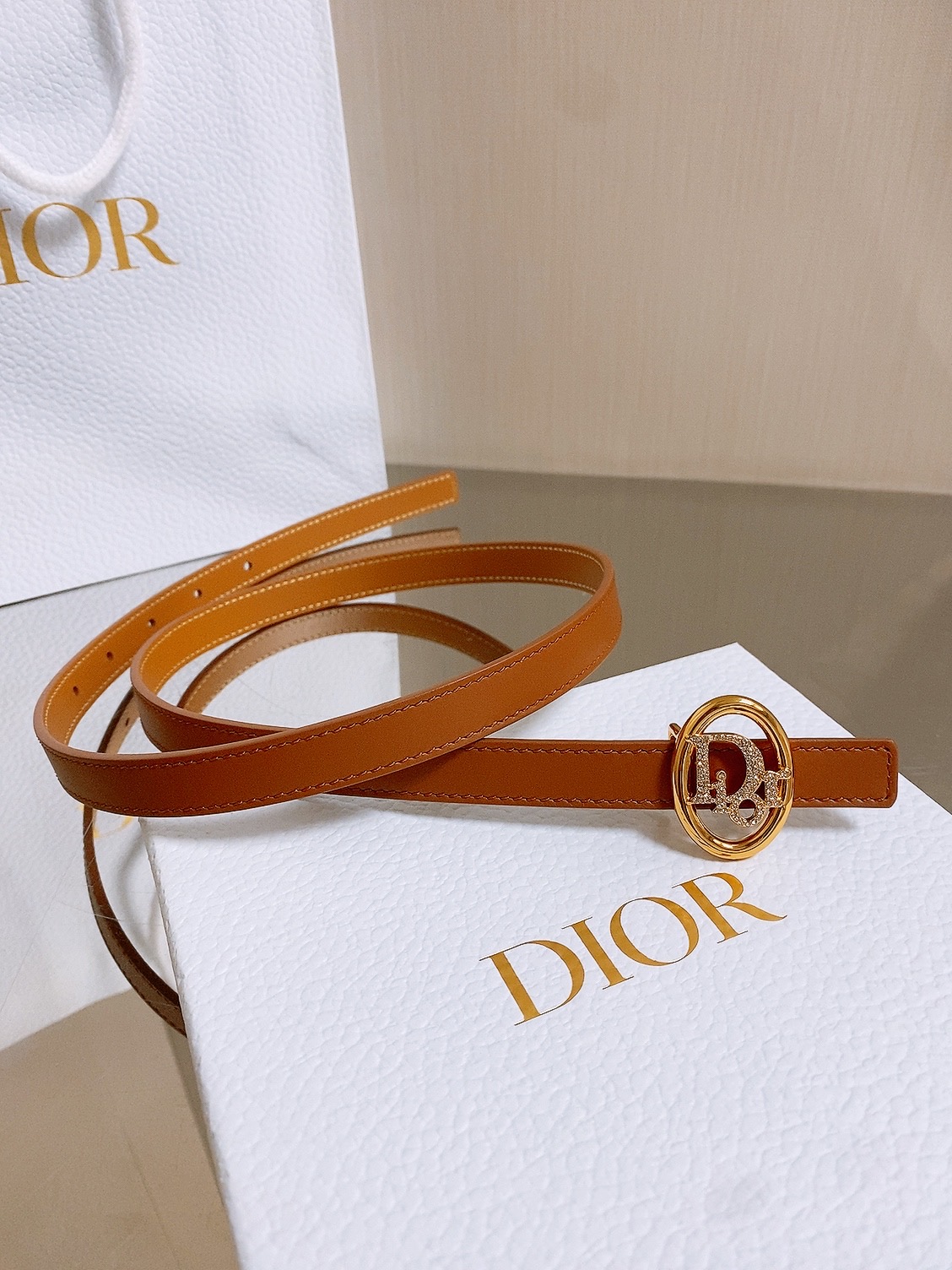 双面dior腰带 椭圆形扣子. 字母精致的镶有水钻 Reversible Dior Oblique Belt 进口光滑小