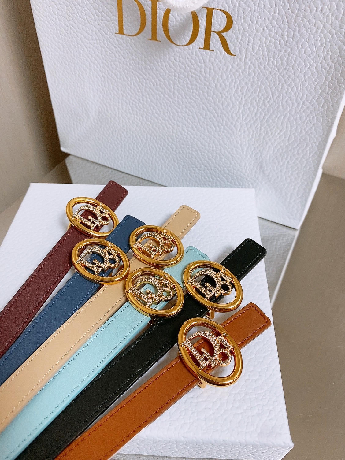🥳集合图 双面dior腰带 椭圆形扣子. 字母精致的镶有水钻 Reversible Dior Oblique Belt 🥳集合图 双面dior腰带 椭圆形扣子. 字母精致的镶有水钻 Reversible Dior Oblique Belt
