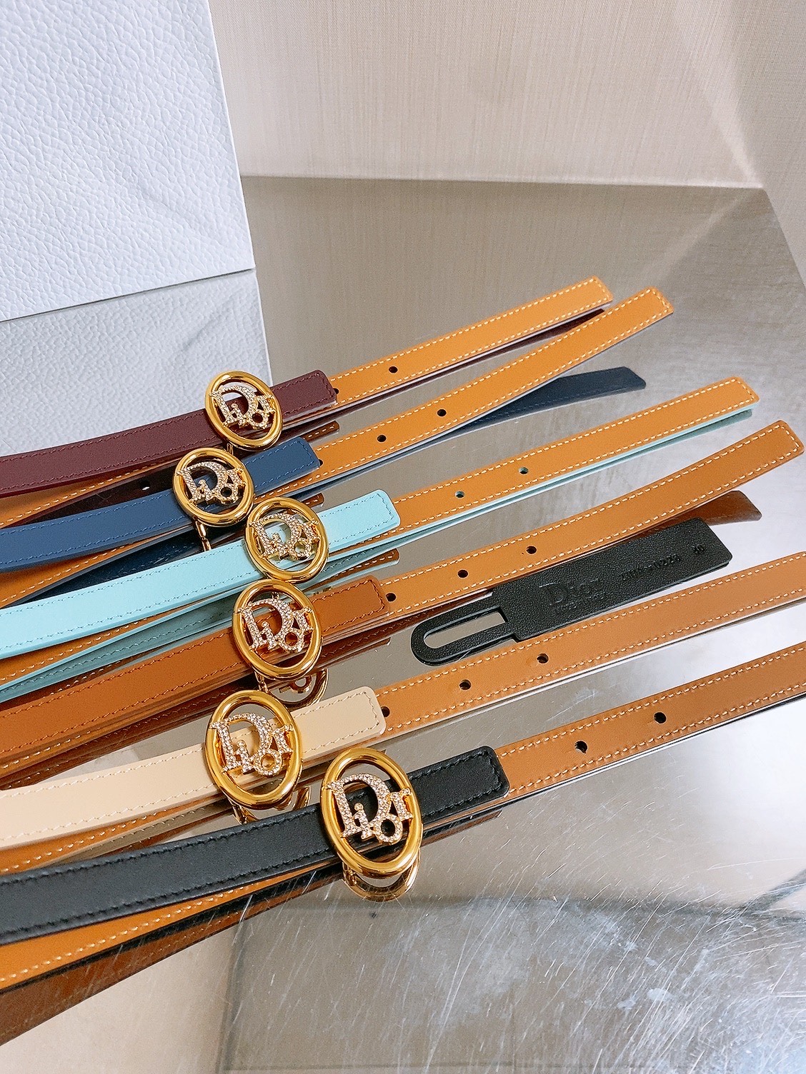 🥳集合图 双面dior腰带 椭圆形扣子. 字母精致的镶有水钻 Reversible Dior Oblique Belt 🥳集合图 双面dior腰带 椭圆形扣子. 字母精致的镶有水钻 Reversible Dior Oblique Belt