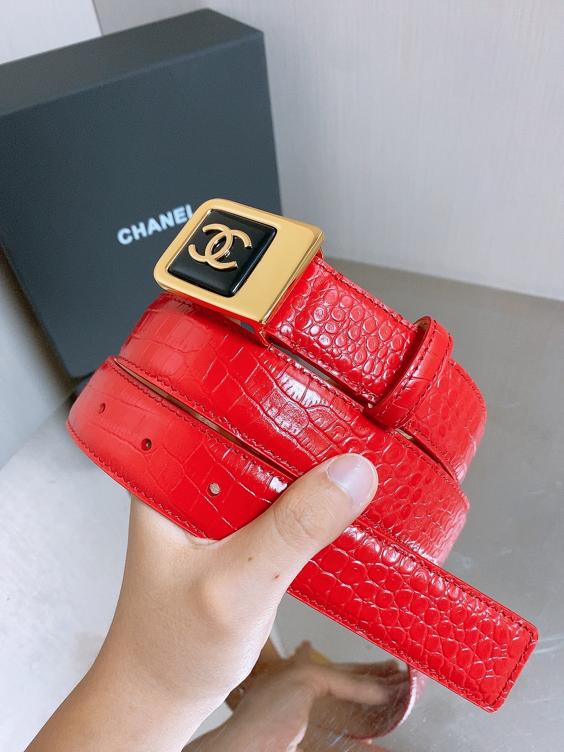 -chanel 香家女士腰带 香家新款女士皮带，百搭女神配饰，字母CC板扣，黄铜金色金属，耐用不掉色，带身采用进口小牛皮