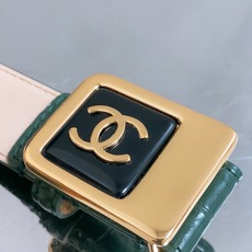 -chanel 香家女士腰带 香家新款女士皮带,百搭女神配饰,字母CC板扣,黄铜金色金属,耐用不掉色,带身采用进口小牛皮 -chanel 香家女士腰带 香家新款女士皮带,百搭女神配饰,字母CC板扣,黄铜金色金属,耐用不掉色,带身采用进口小牛皮