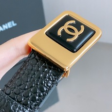 -chanel 香家女士腰带 香家新款女士皮带,百搭女神配饰,字母CC板扣,黄铜金色金属,耐用不掉色,带身采用进口小牛皮 -chanel 香家女士腰带 香家新款女士皮带,百搭女神配饰,字母CC板扣,黄铜金色金属,耐用不掉色,带身采用进口小牛皮