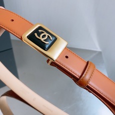 -chanel 香家女士腰带 香家新款女士皮带,百搭女神配饰,字母CC板扣,黄铜金色金属,耐用不掉色,带身采用进口小牛皮 -chanel 香家女士腰带 香家新款女士皮带,百搭女神配饰,字母CC板扣,黄铜金色金属,耐用不掉色,带身采用进口小牛皮