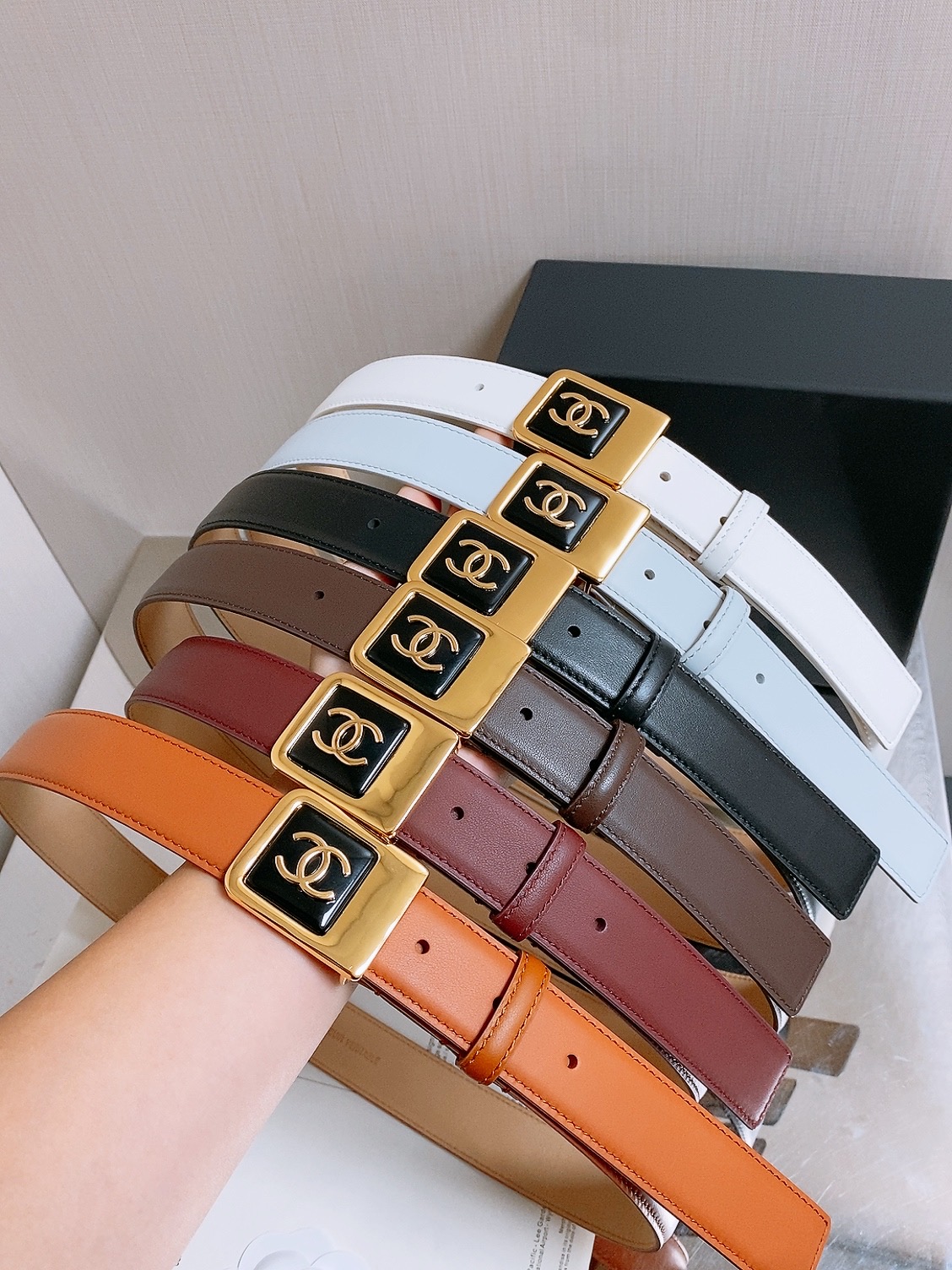 -chanel 香家女士腰带 香家新款女士皮带，百搭女神配饰，字母CC板扣，黄铜金色金属，耐用不掉色，带身采用进口小牛皮