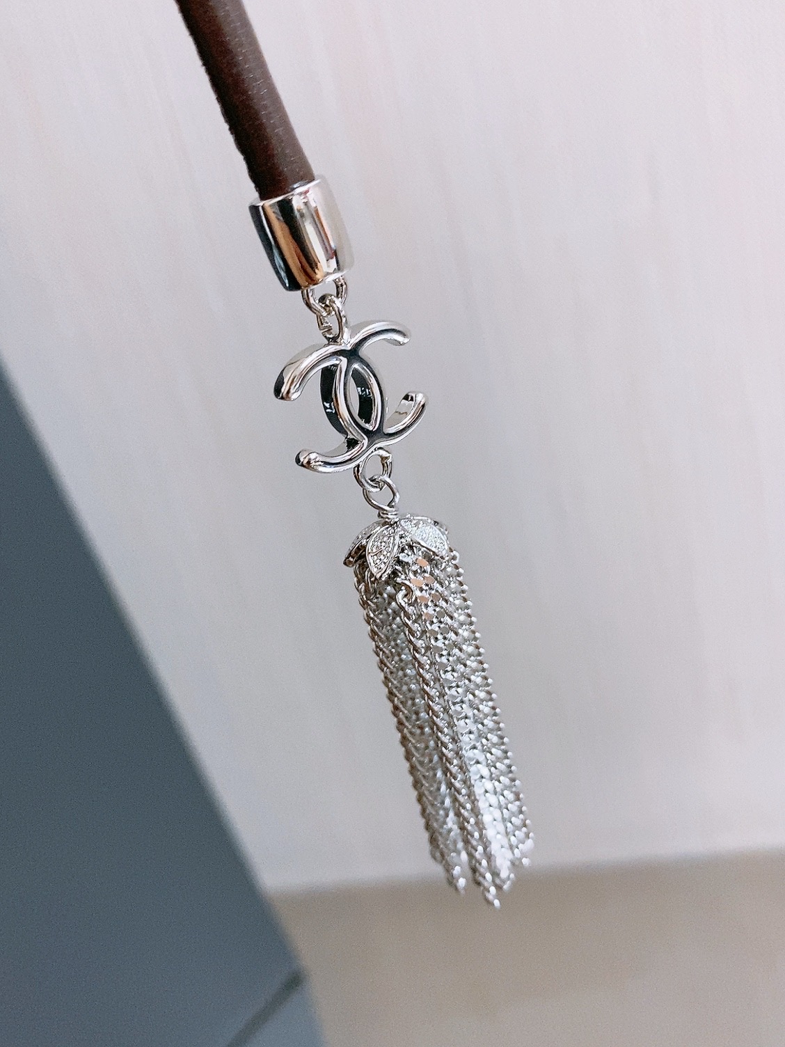 Chanel 26S 双C金扣流苏羊皮腰带，超有氛围感的编织腰带，特别百搭。 老钱风设计，搭配毛绒元素，温柔又不失质感。