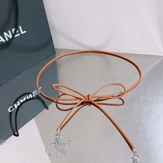Chanel 26S 双C金扣流苏羊皮腰带,超有氛围感的编织腰带,特别百搭。 老钱风设计,搭配毛绒元素,温柔又不失质感。 Chanel 26S 双C金扣流苏羊皮腰带,超有氛围感的编织腰带,特别百搭。 老钱风设计,搭配毛绒元素,温柔又不失质感。