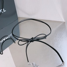 Chanel 26S 双C金扣流苏羊皮腰带,超有氛围感的编织腰带,特别百搭。 老钱风设计,搭配毛绒元素,温柔又不失质感。 Chanel 26S 双C金扣流苏羊皮腰带,超有氛围感的编织腰带,特别百搭。 老钱风设计,搭配毛绒元素,温柔又不失质感。