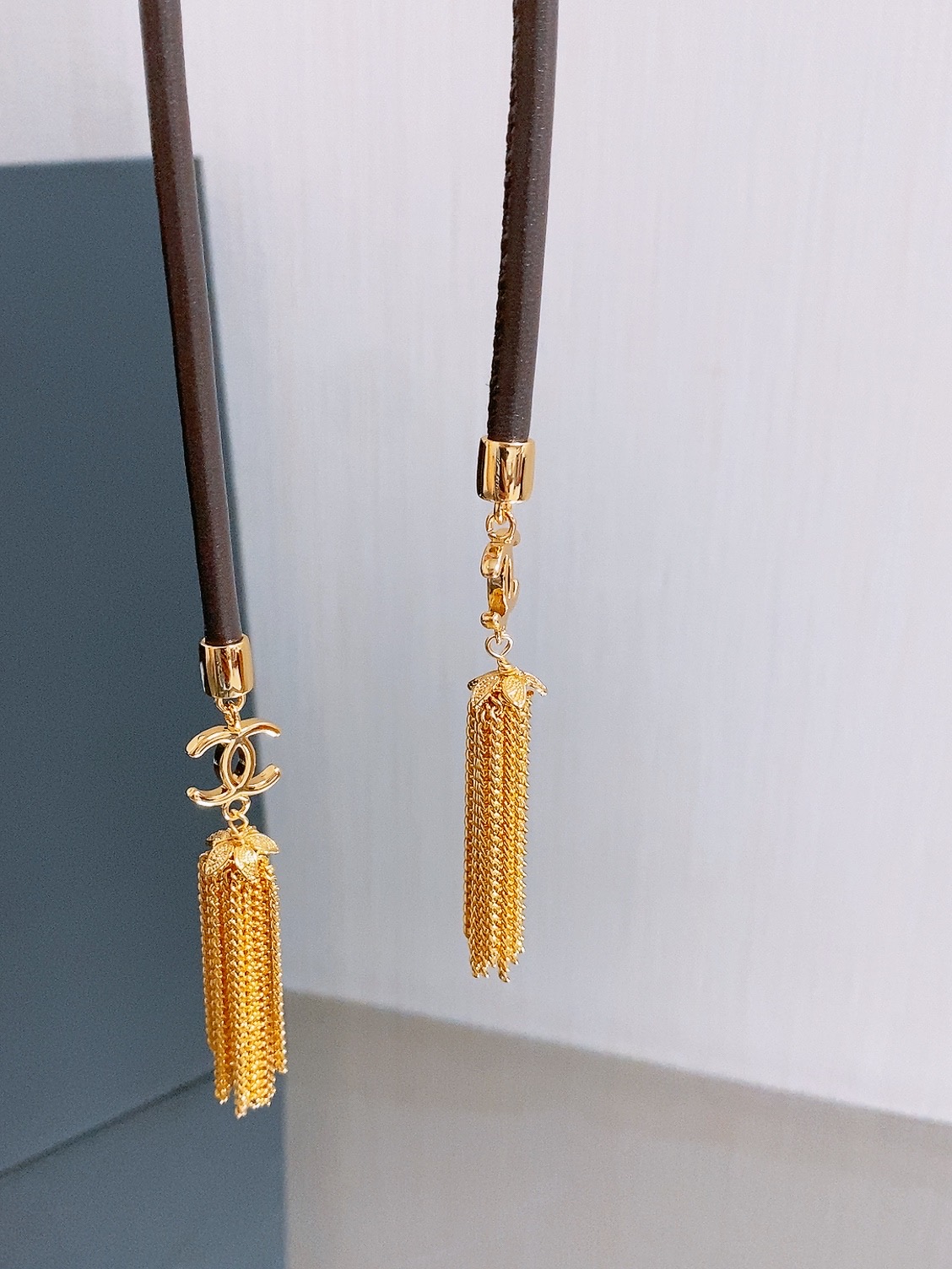 Chanel 26S 双C金扣流苏羊皮腰带，超有氛围感的编织腰带，特别百搭。 老钱风设计，搭配毛绒元素，温柔又不失质感。
