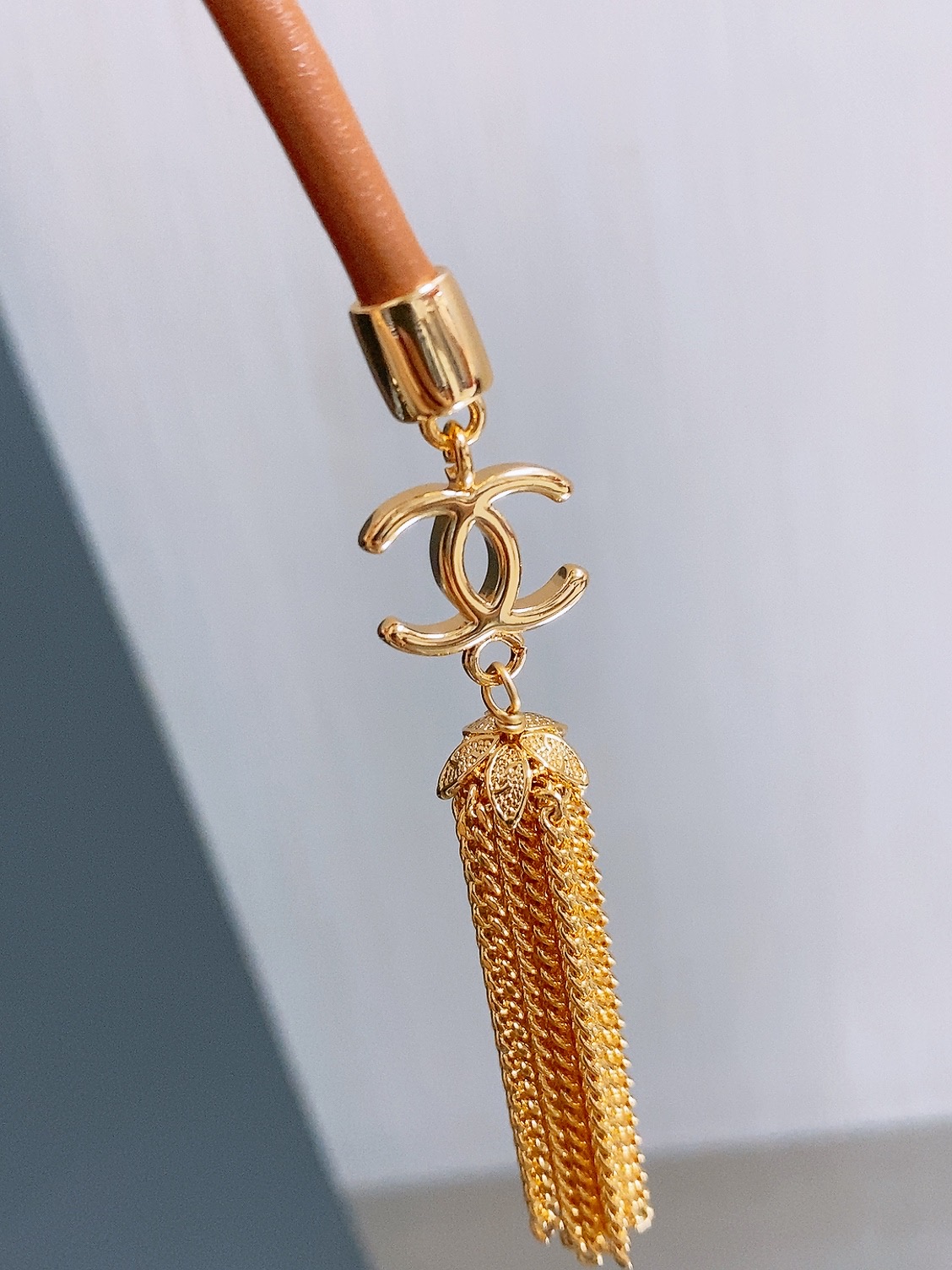 Chanel 26S 双C金扣流苏羊皮腰带，超有氛围感的编织腰带，特别百搭。 老钱风设计，搭配毛绒元素，温柔又不失质感。