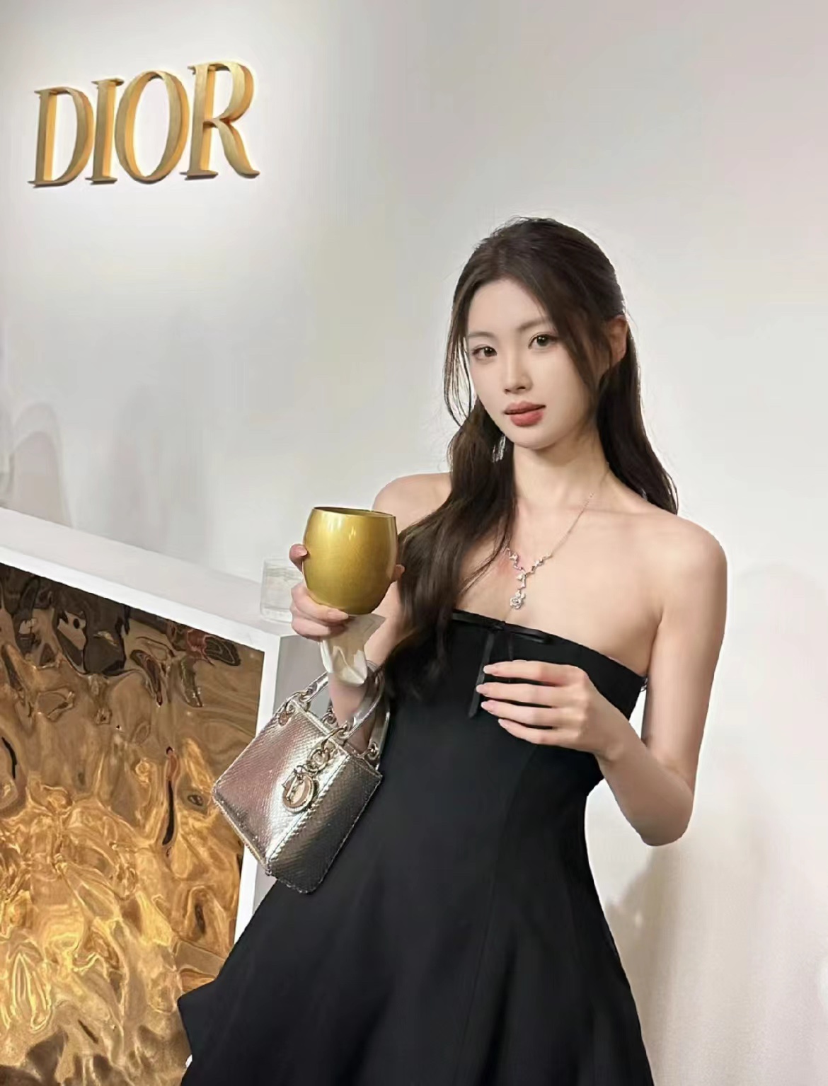 NO:631746,Jiang Shuying's same high-end jewelry rose necklace combines high-end design with a sense of luxury, necklace, Cartier high-end jewelry19860909江疏影同款高级珠宝玫瑰项链 设计感高级感集于一身,,necklace,卡迪亚高端饰品,Jewelry