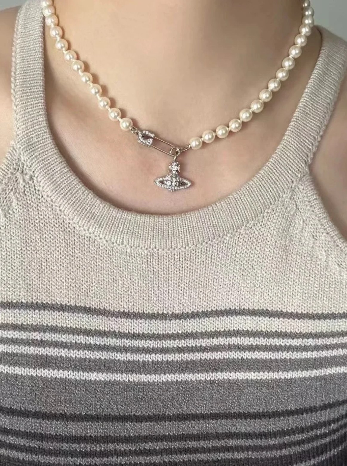 NO:633535,The pin style has a more rebellious and uninhibited feeling, Cardia high-end jewelry19860909别针款多了份叛逆不羁的感觉,,卡迪亚高端饰品,Jewelry