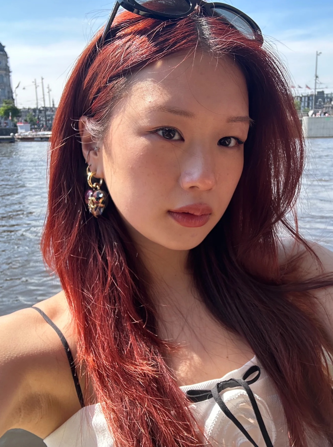 Chanel 24A新款彩色爱心金色双C耳环 6