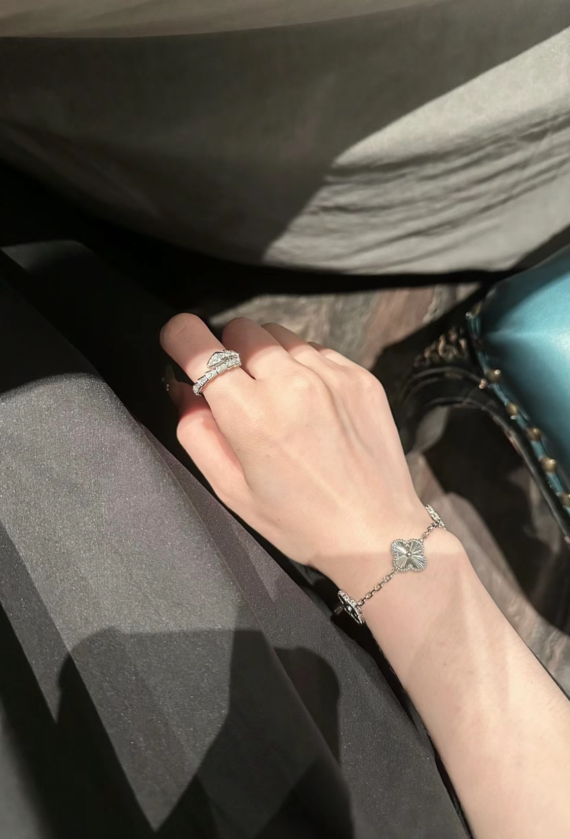 宝格丽经久不衰的好看🐍bv灵蛇戒指