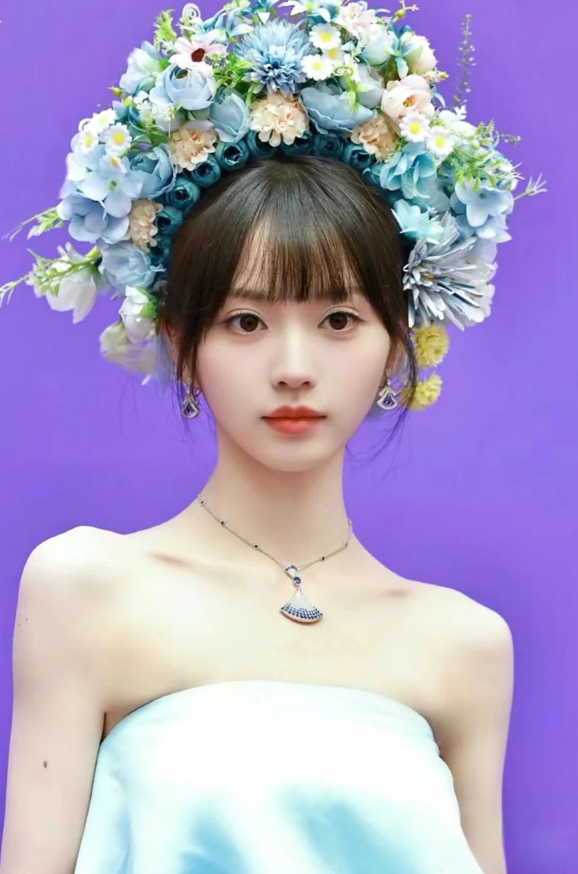 NO:635414,Gradient blue·bv large fan full of diamond necklace,bottega veneta,necklace,cardia high-end jewelry19860909渐变蓝·bv大扇子满钻项链,,bottega veneta,necklace,卡迪亚高端饰品,Jewelry