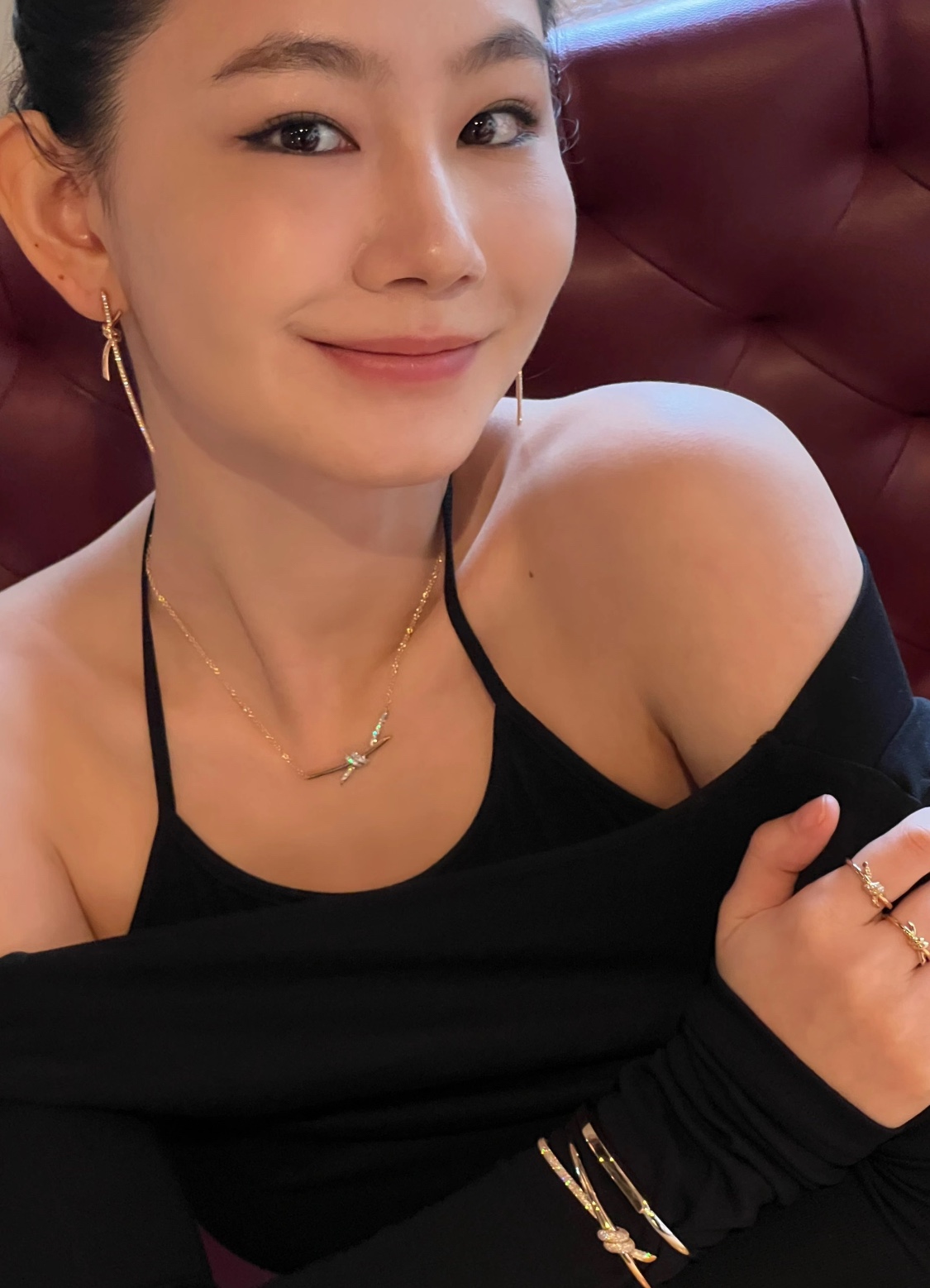 NO:634854,Knot rose gold necklace·Wearing picture, necklace, Cartier high-end jewelry19860909Knot绳结玫瑰金色项链·佩戴图,,necklace,卡迪亚高端饰品,Jewelry