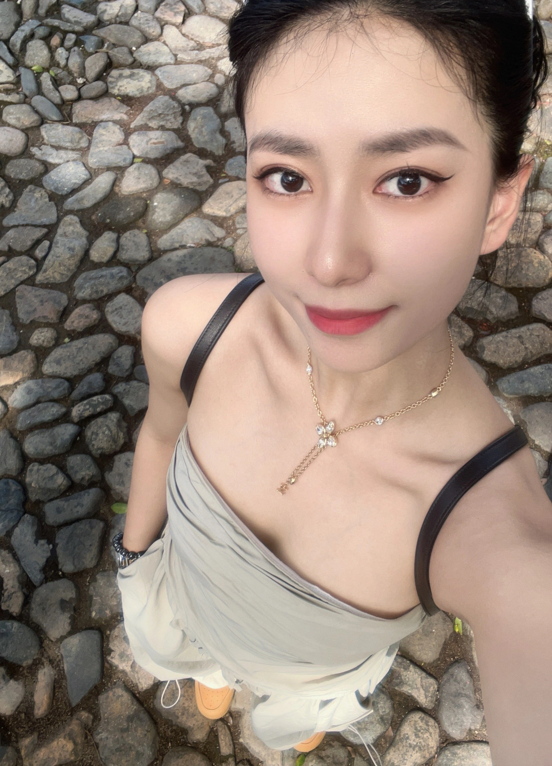 NO:631411,Golden full diamond flower tassel necklace for extra points of beauty, necklace, Cartier high-end jewelry19860909金色满钻花朵流苏项链美貌加分,,necklace,卡迪亚高端饰品,Jewelry