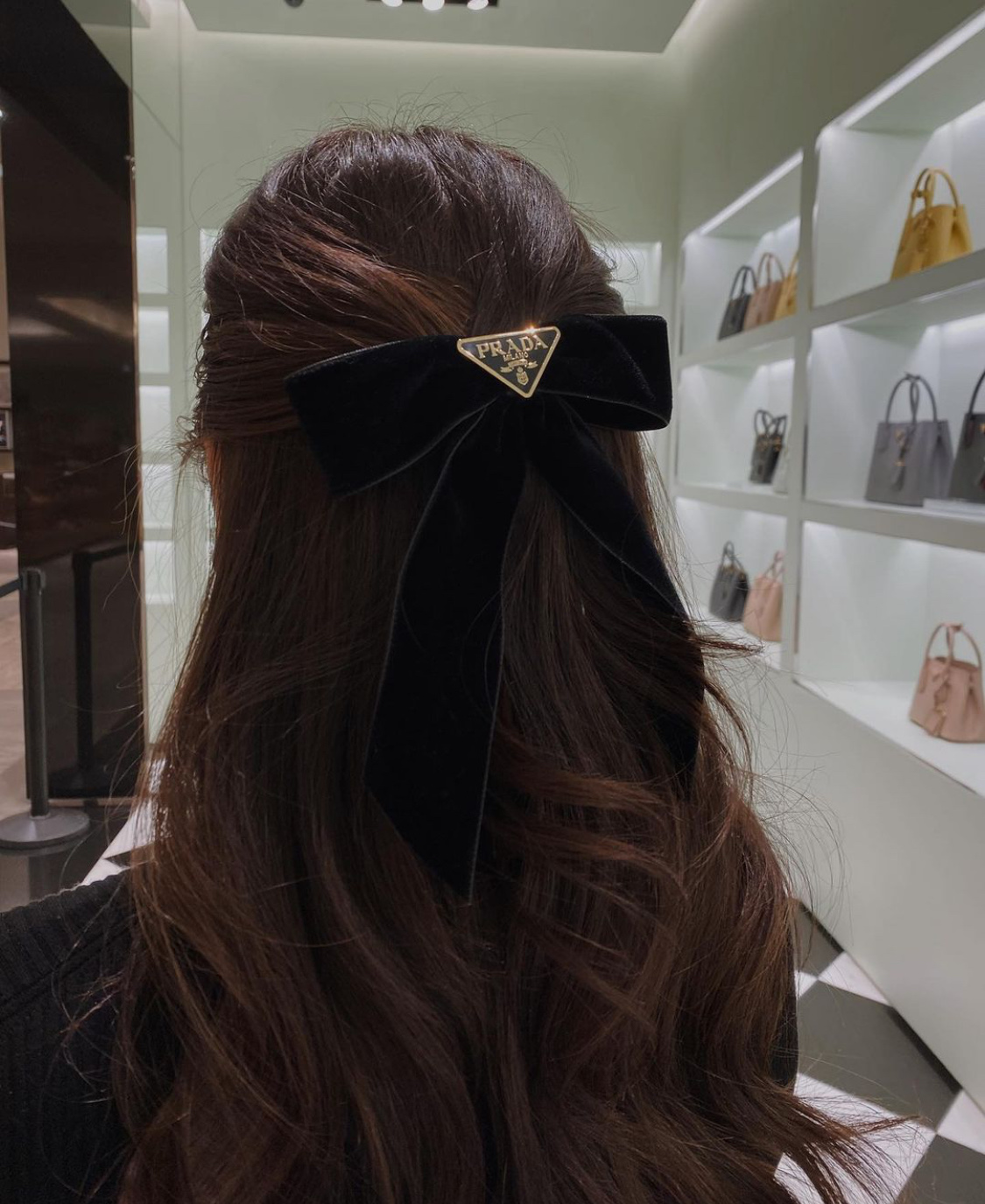 NO:632158,Big bow hairpin is very suitable for half-tied hair style, hairpins, Cartier high-end jewelry19860909大蝴蝶结发夹 很适合半扎发造型哦,,hairpins,卡迪亚高端饰品,Jewelry