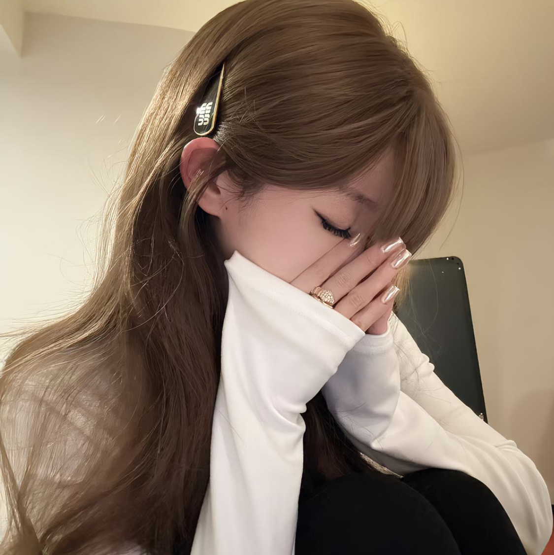 NO:632172,Enamel clip wearing picture reference, simple and refreshing yet girly top version, Cardia high-end jewelry19860909珐琅一字夹佩戴图参考 简单清爽又不失少女感顶级版本,,卡迪亚高端饰品,Jewelry