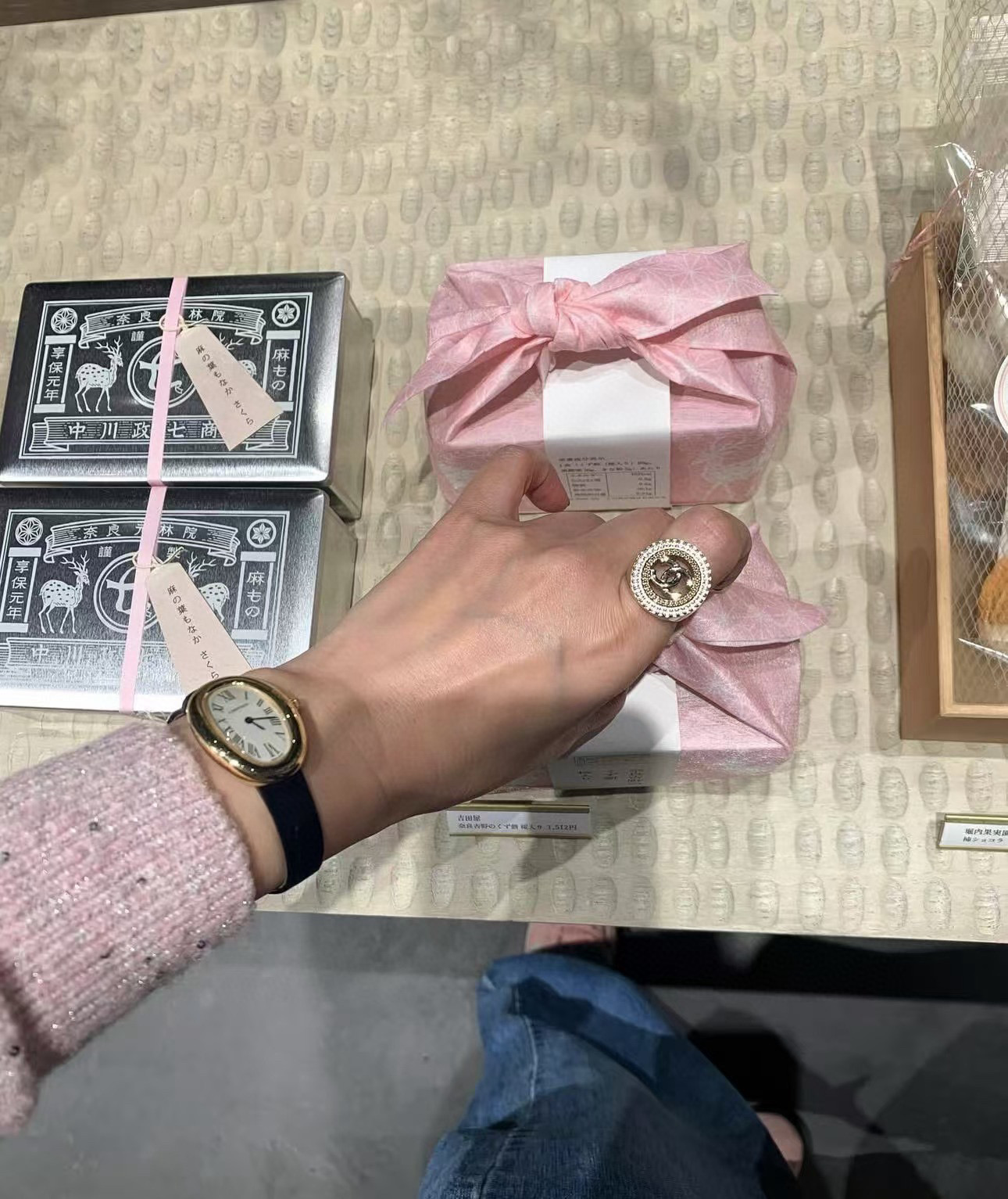 NO:633632,What kind of rings do beauties wear in summer? Ring, Cartier high-end jewelry19860909美女们夏天都戴什么戒指,,ring,卡迪亚高端饰品,Jewelry