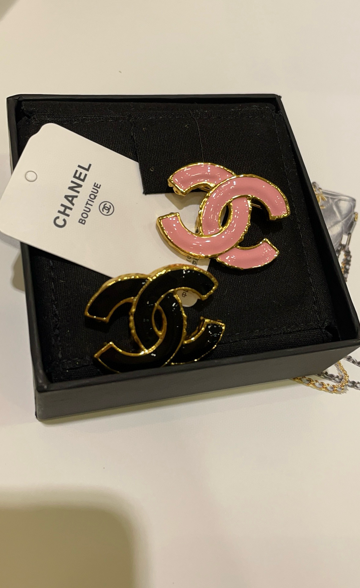 NO:634737,Buy brooches in autumn. They are all in stock. Collection of 3 detailed pictures of new brooches. Simple matching with clothes will make you look very tasteful, brooch, breastpin, Cardia high-end jewelry19860909入秋买胸针啦 都是现货 新款胸针细节图合集3 简单搭配衣服都会显得非常有品位,,brooch，breastpin,卡迪亚高端饰品,Jewelry