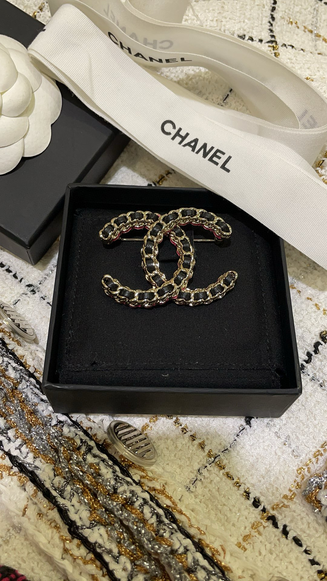 NO:634739,Buy brooches in autumn. They are all in stock. Collection of 4 detailed pictures of new brooches. Simple matching with clothes will look very tasteful, brooch, breastpin, Cartier high-end jewelry19860909入秋买胸针啦 都是现货 新款胸针细节图合集4 简单搭配衣服都会显得非常有品位,,brooch，breastpin,卡迪亚高端饰品,Jewelry