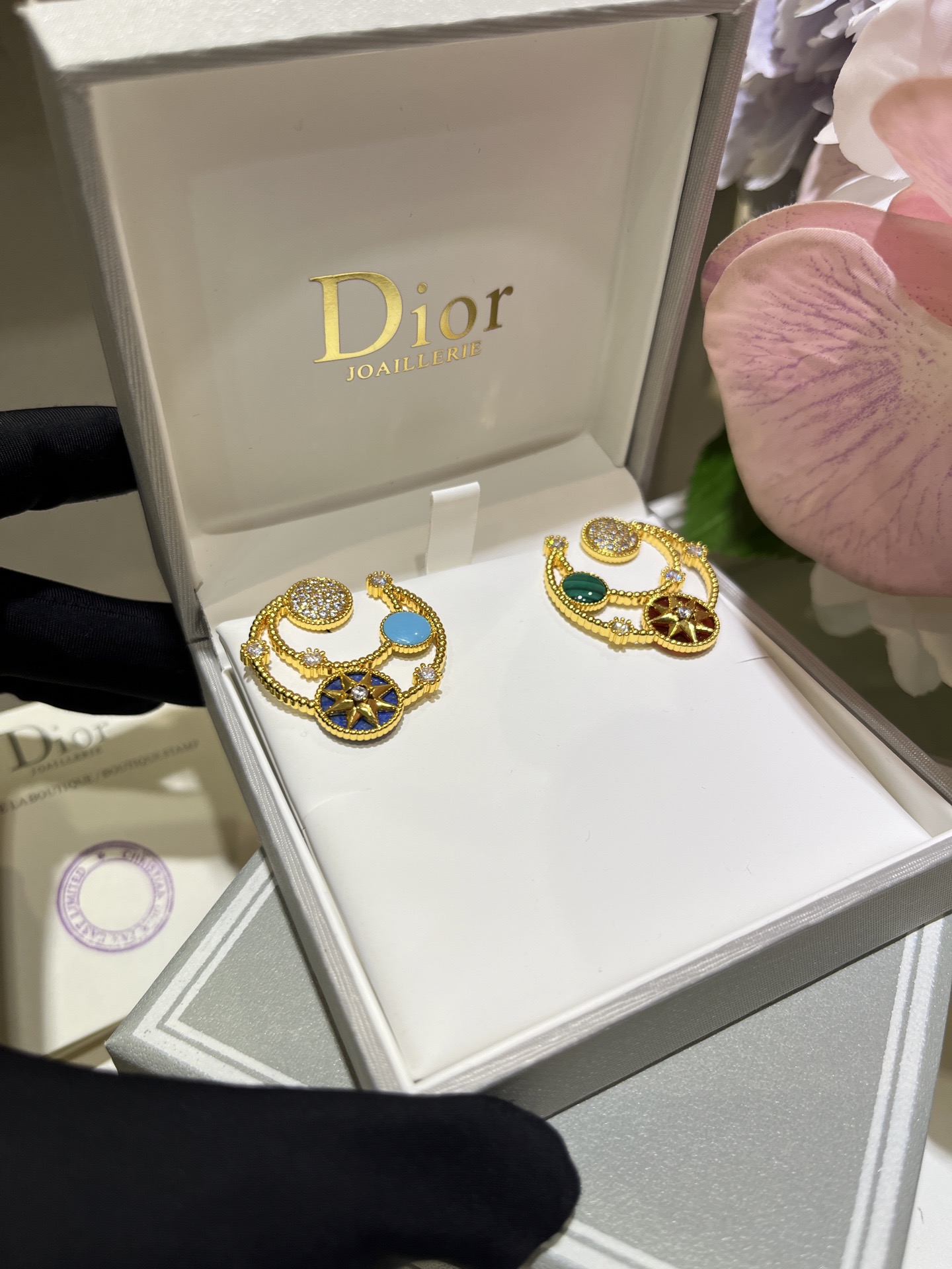 NO:741561,High-end jewelry series spot collection selection 3 earrings, necklaces and rings are available, extremely cost-effective, heavy industry compass jewelry directly fills the air with nobility, earrings, necklace, ring, Cartier high-end jewelry19860909高级珠宝系列现货合集选款3 耳环·项链·戒指都有 性价比超高 重工罗盘珠宝贵气感直接拉满,,earrings,necklace,ring,卡迪亚高端饰品,Jewelry