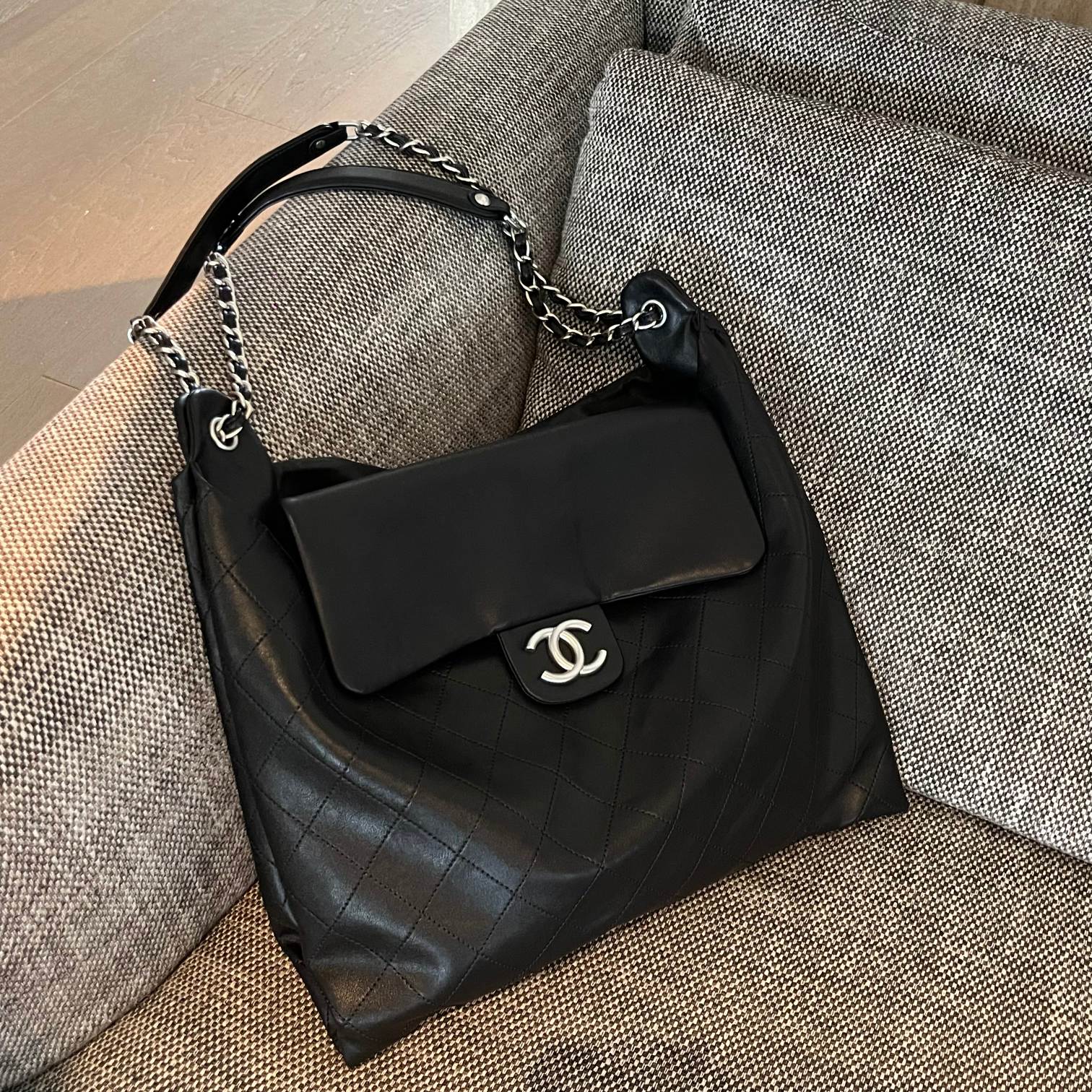 Chanel Bolsos cruzados y bandoleras Bolsos de Tote Negro Vintage