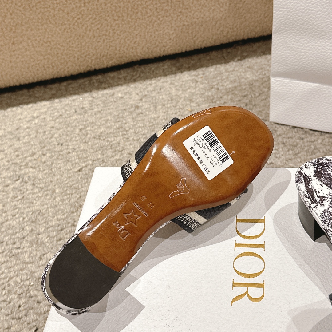 代购级别！经典迪奥logo电脑绣帆布方跟拖鞋，上乘美艳力作 dior专柜最火春夏系列 兼备气质 时尚 经