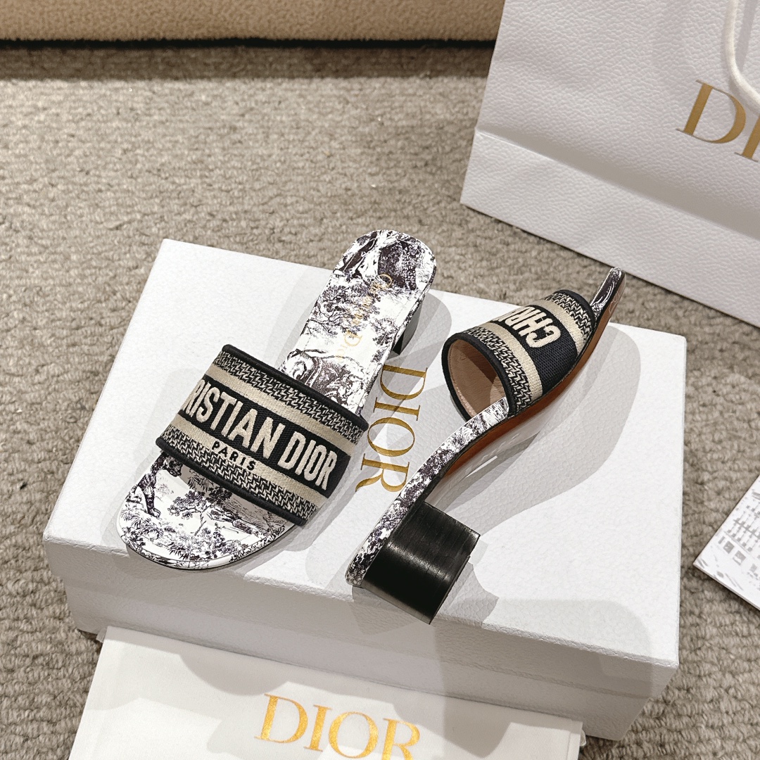 代购级别！经典迪奥logo电脑绣帆布方跟拖鞋，上乘美艳力作 dior专柜最火春夏系列 兼备气质 时尚 经