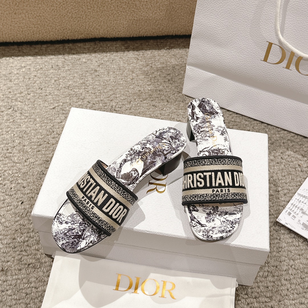 代购级别！经典迪奥logo电脑绣帆布方跟拖鞋，上乘美艳力作 dior专柜最火春夏系列 兼备气质 时尚 经