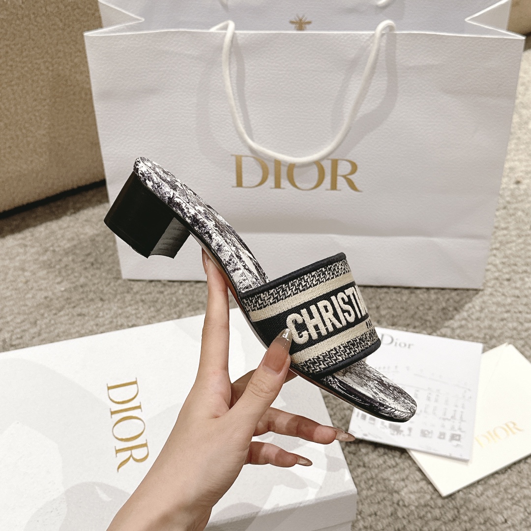 代购级别！经典迪奥logo电脑绣帆布方跟拖鞋，上乘美艳力作 dior专柜最火春夏系列 兼备气质 时尚 经