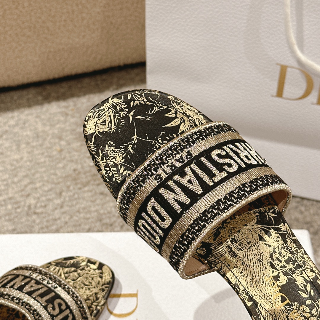 代购级别！经典迪奥logo电脑绣帆布方跟拖鞋，上乘美艳力作 dior专柜最火春夏系列 兼备气质 时尚 经