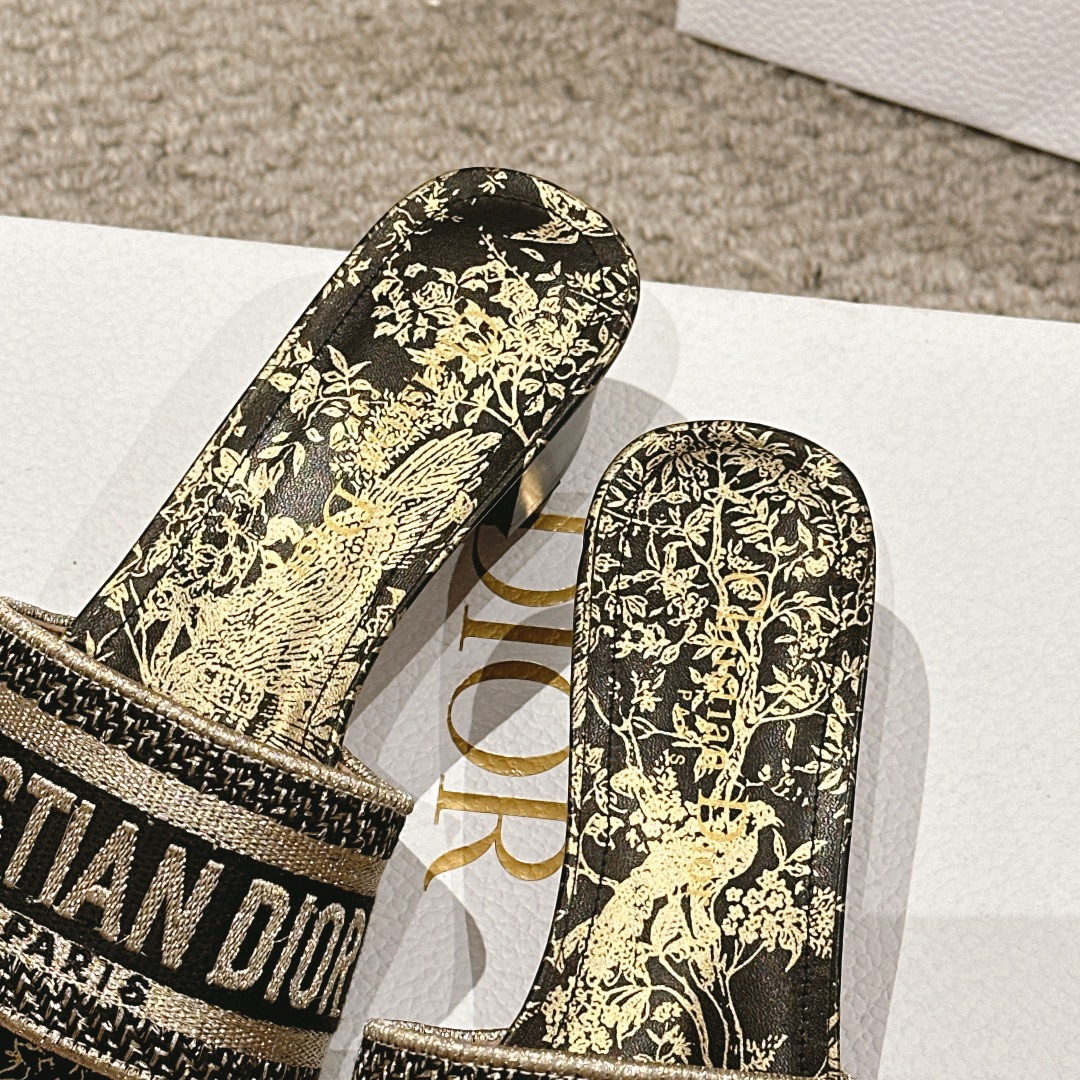 代购级别！经典迪奥logo电脑绣帆布方跟拖鞋，上乘美艳力作 dior专柜最火春夏系列 兼备气质 时尚 经