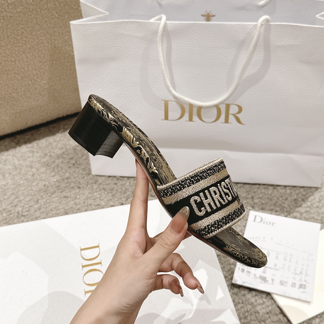 代购级别！经典迪奥logo电脑绣帆布方跟拖鞋，上乘美艳力作 dior专柜最火春夏系列 兼备气质 时尚 经
