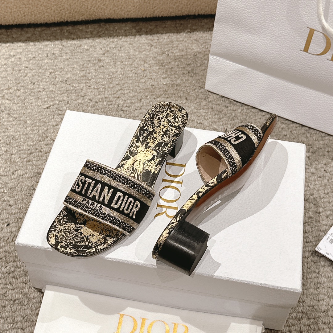 代购级别！经典迪奥logo电脑绣帆布方跟拖鞋，上乘美艳力作 dior专柜最火春夏系列 兼备气质 时尚 经