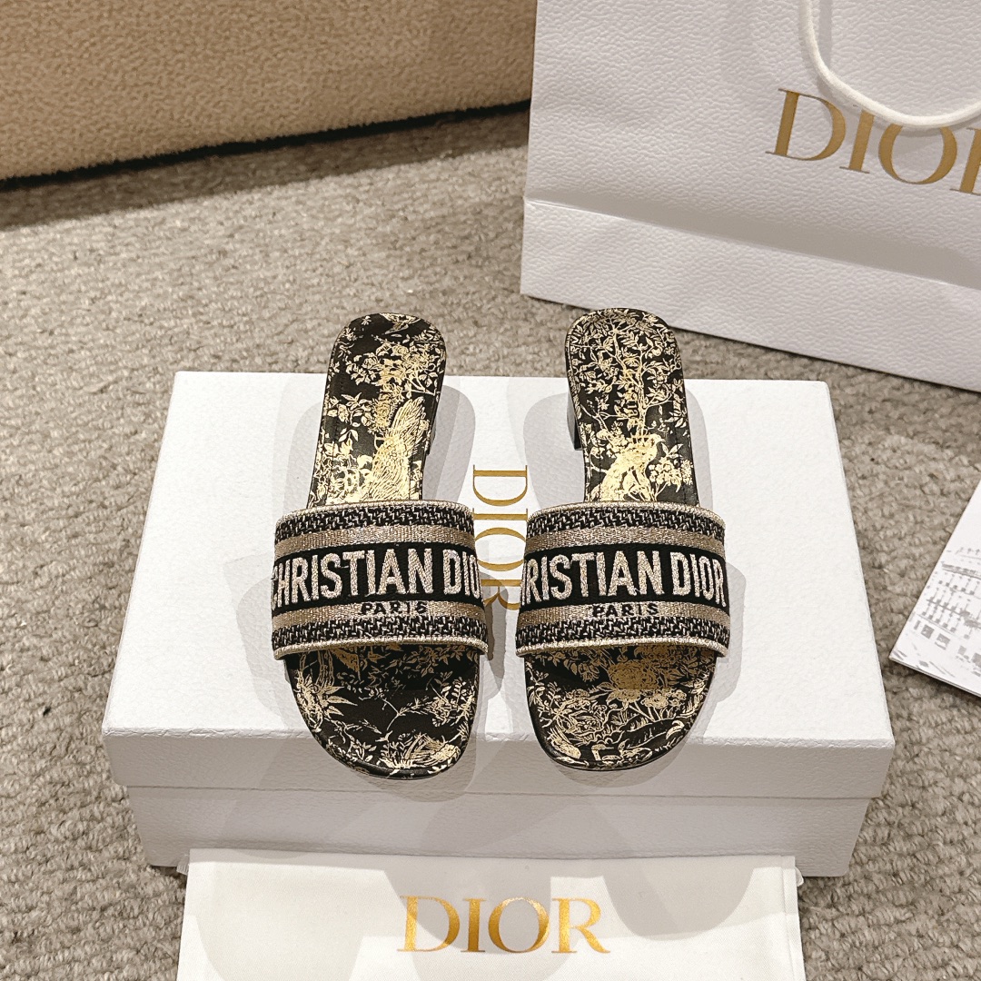 代购级别！经典迪奥logo电脑绣帆布方跟拖鞋，上乘美艳力作 dior专柜最火春夏系列 兼备气质 时尚 经
