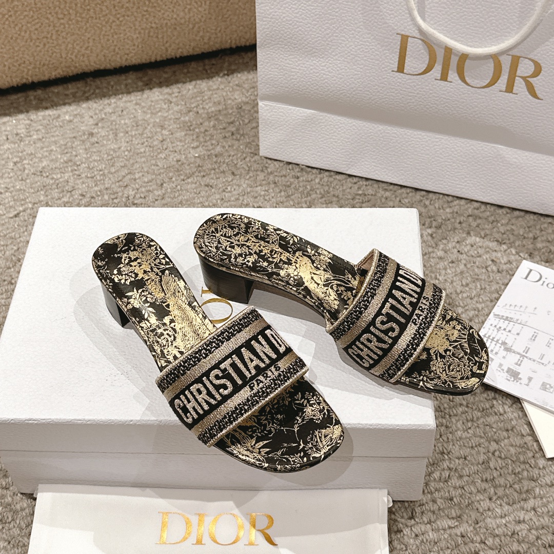 代购级别！经典迪奥logo电脑绣帆布方跟拖鞋，上乘美艳力作 dior专柜最火春夏系列 兼备气质 时尚 经