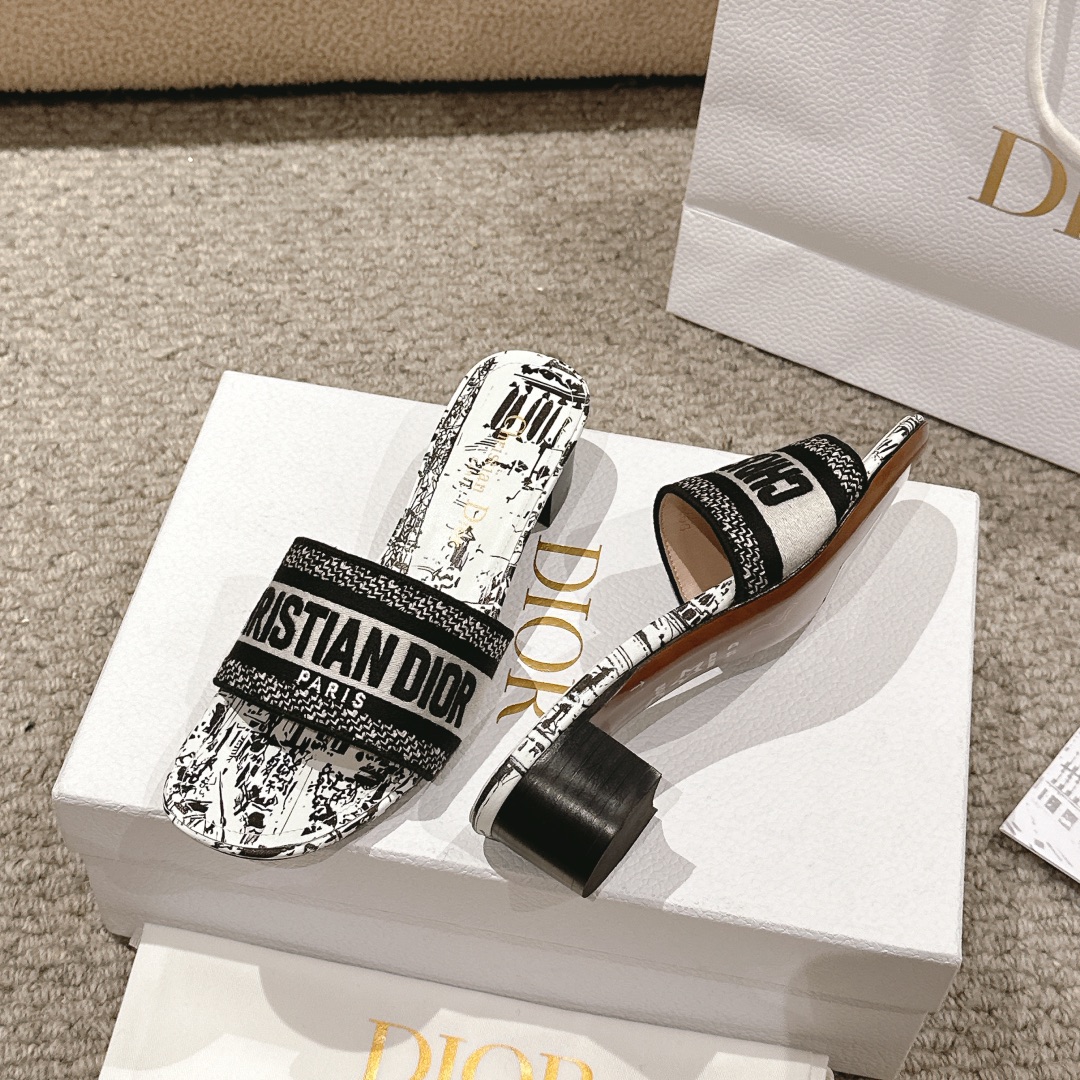 代购级别！经典迪奥logo电脑绣帆布方跟拖鞋，上乘美艳力作 dior专柜最火春夏系列 兼备气质 时尚 经
