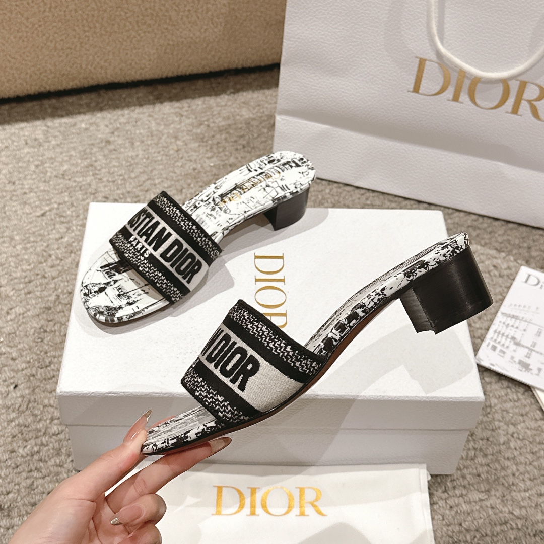 代购级别！经典迪奥logo电脑绣帆布方跟拖鞋，上乘美艳力作 dior专柜最火春夏系列 兼备气质 时尚 经
